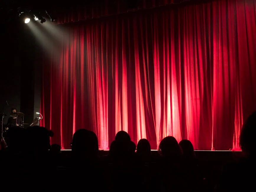 Theatre (Театр) — здание для представлений
