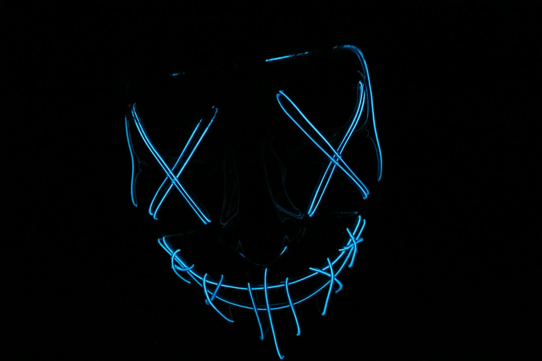 Toothache (Зубная боль) — человек держится за щеку