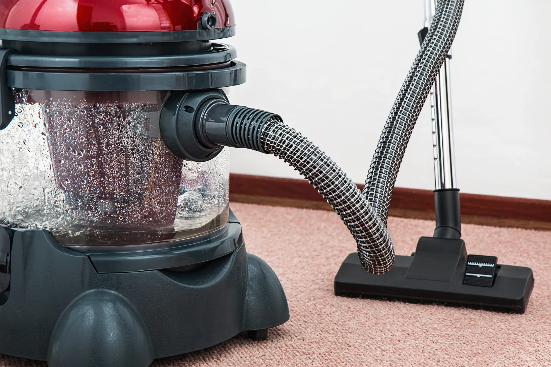 vacuum cleaner — английская фраза с переводом и произношением